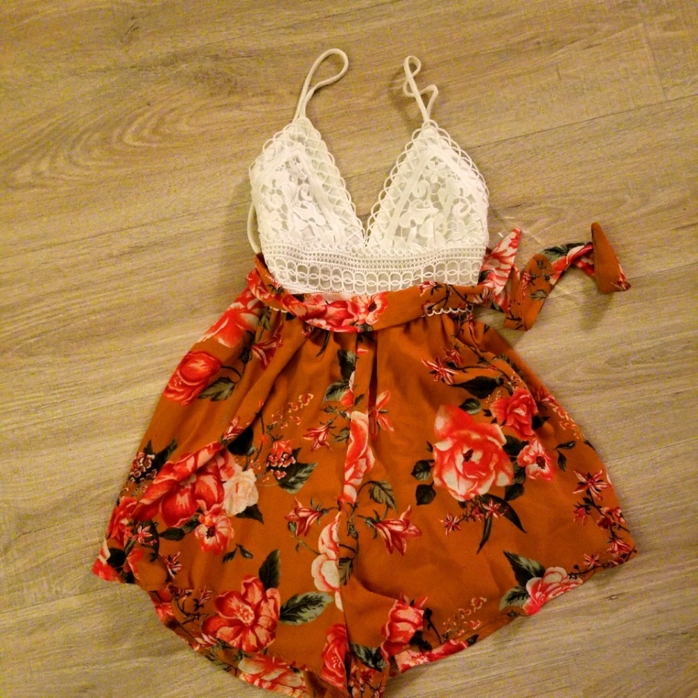 Romper Small mustard floral white crochet top